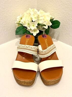 NWOT Toscanella women’s platform sandals size 8.5